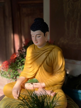 Tượng Phật Bổn Sư Ấn Địa Xúc vẽ màu 03